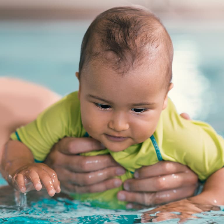 Comment se passe une séance de bébé nageur ?